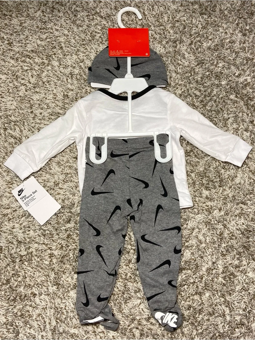 NEW NIKE 3PC Set Beanie Hat Long Sleeve & Pants